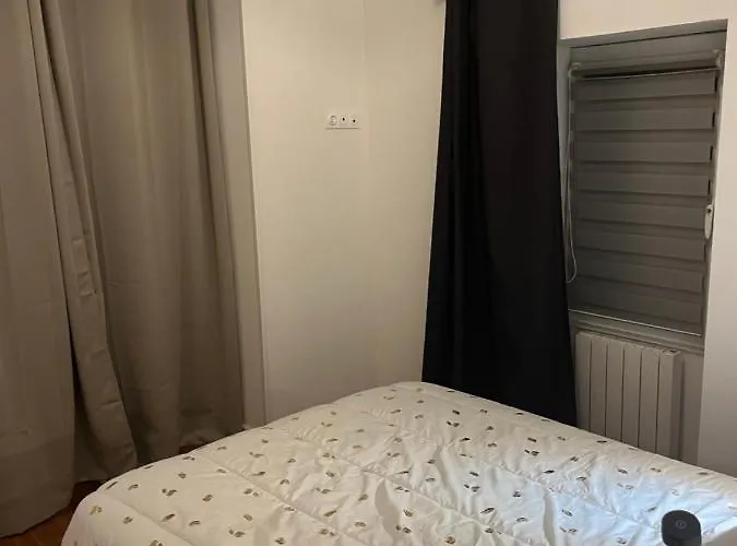 Aparthotel A Proximite De Laval *