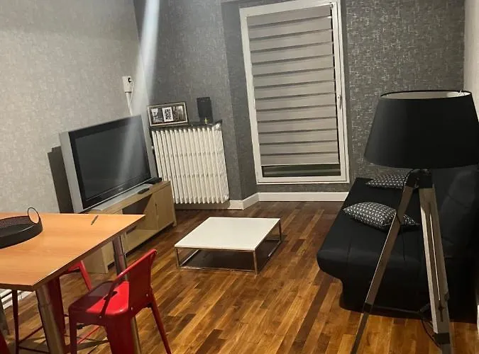 A Proximite De Laval Aparthotel *